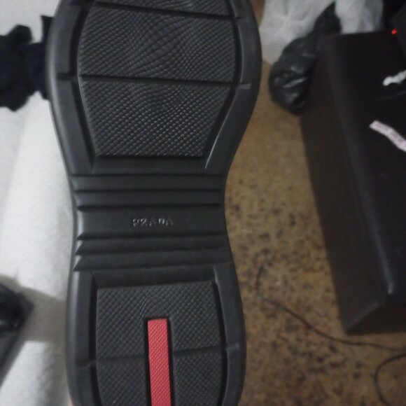 Prada Milano - Picture 2 of 4